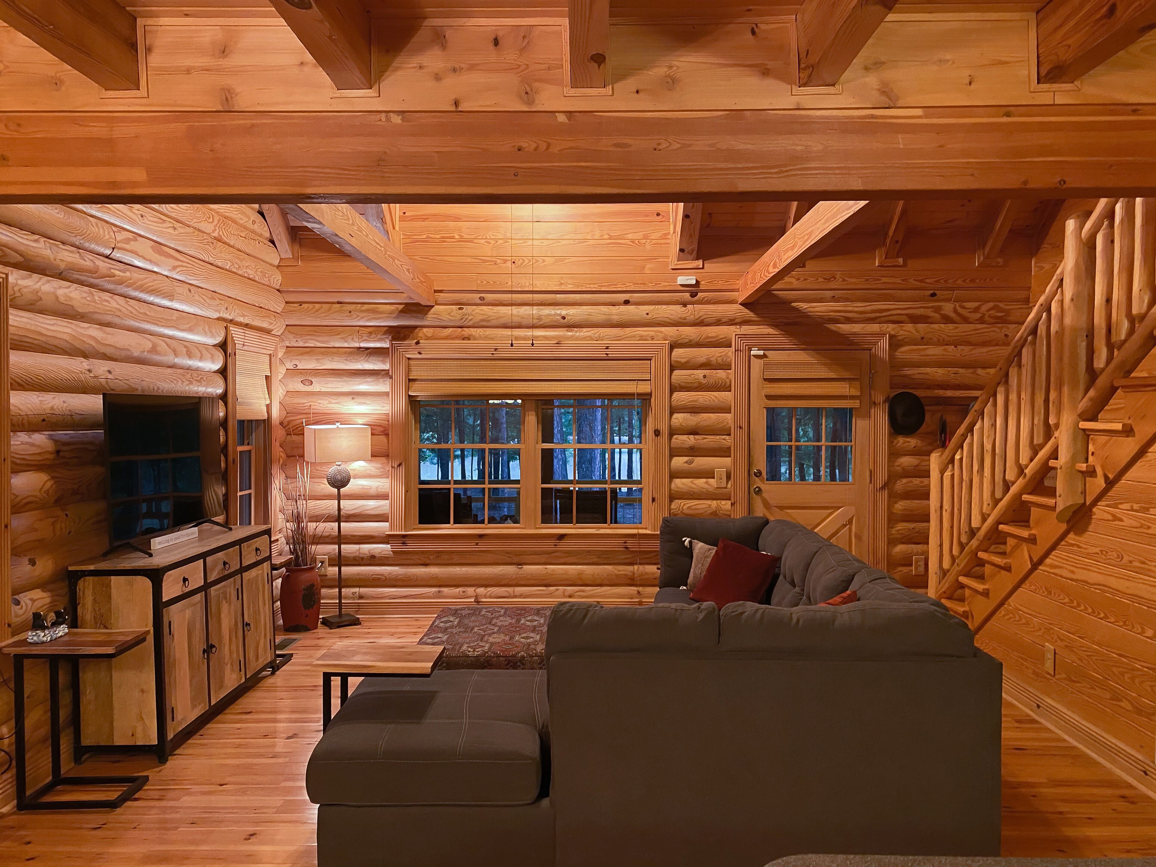 Premeire Family Getaway Cabin Near UA and MSU: Wood Haven Retreat and Farm