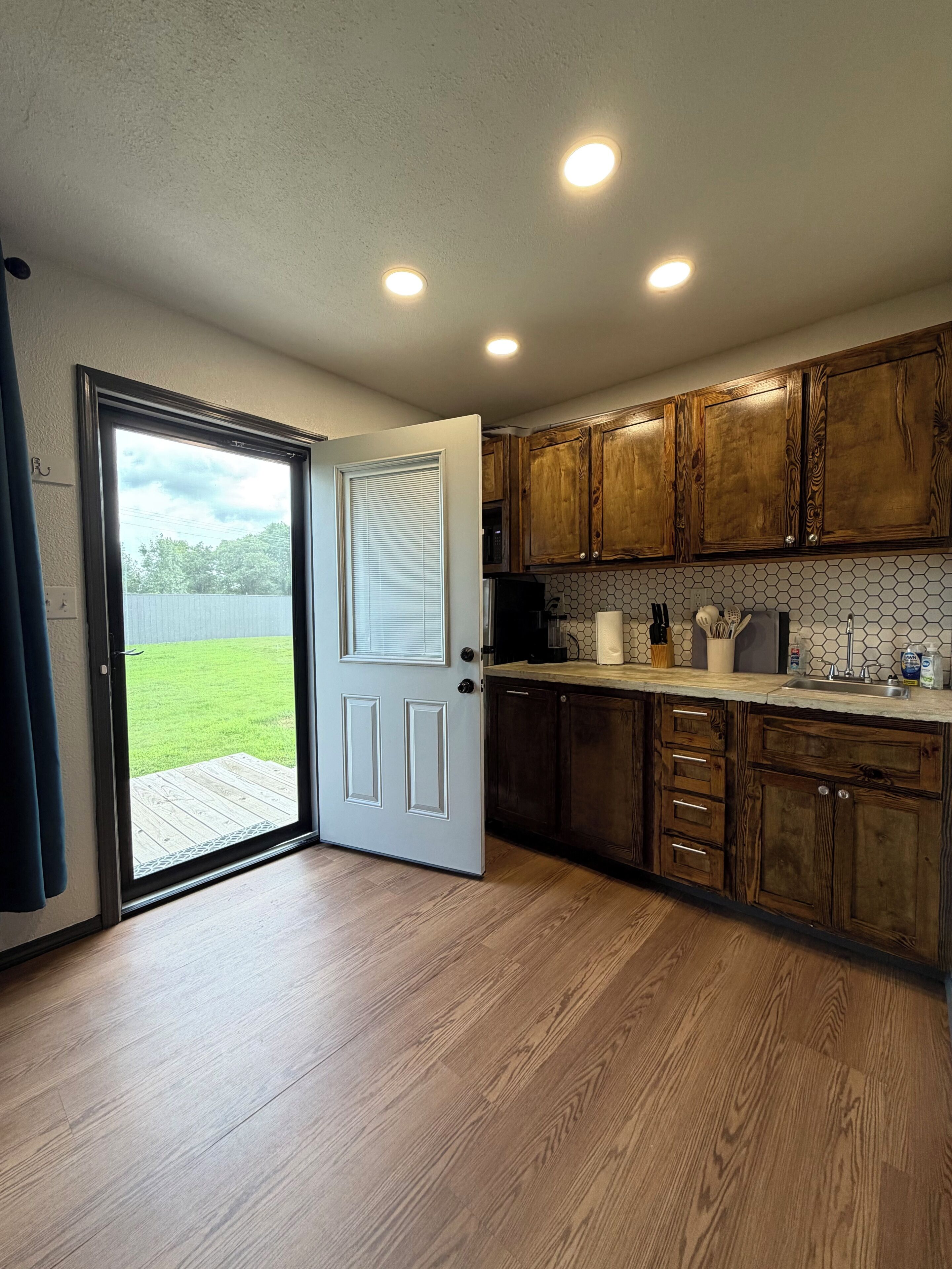 Fridge, microwave, coffee/tea maker, toaster