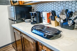 Fridge, microwave, coffee/tea maker, toaster