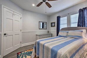 2 bedrooms, Internet, bed sheets - Downtown Ocean Springs Duplex w/ A/C 1 Mi to Beach (Ocean Springs)