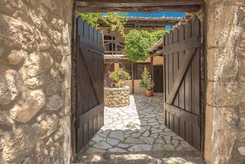 Ampelos Estate – The Stone Room