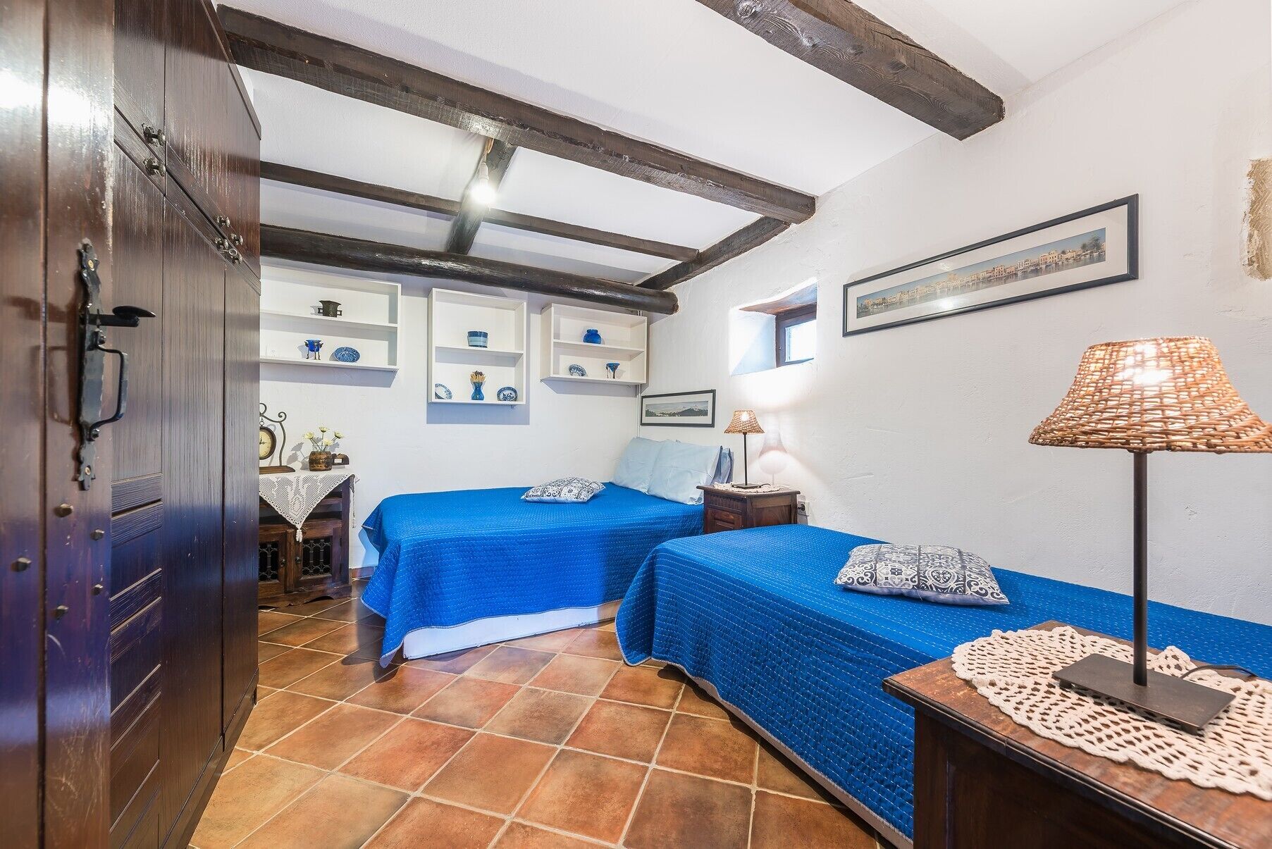 Ampelos Estate –10+ people estate on private ranch