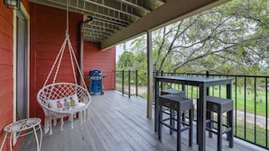 Outdoor dining - Lake Travis Views, King Bed, Two Sunset Decks on the Golf Course (Point Venture)
