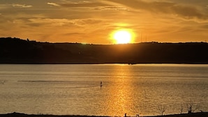 Beach - Lake Travis Views, King Bed, Two Sunset Decks on the Golf Course (Point Venture)