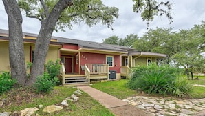 Exterior - Lake Travis Views, King Bed, Two Sunset Decks on the Golf Course (Point Venture)