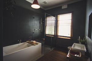 Monte Carlo Penthouse | Bathroom | Towels, soap, toilet paper