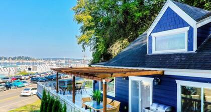 The BayAway 4 BR Waterview Home in DT Port Orchard