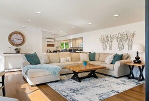 TV connectée, cheminée, jeux vidéo