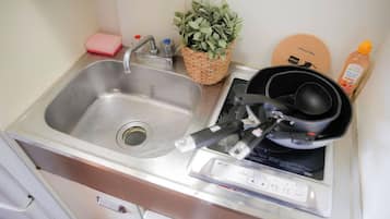 Apartment, Non Smoking | Private kitchenette | Fridge, microwave, stovetop, electric kettle