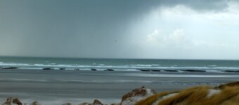 House with courtyard on south-facing beach 10 kms away