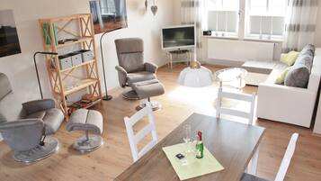 Apartment (Kremperhuus) | Wohnzimmer | Fernseher