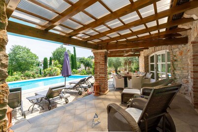 Charming 3-Bedroom Villa Oasis with pool and large garden