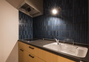 Junior Suite Room, Non Smoking | Private kitchen | Fridge, microwave, stovetop, cookware/dishes/utensils