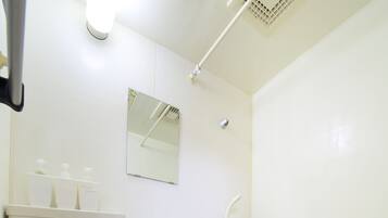 Apartment, Non Smoking | Bathroom | Combined shower/tub, hair dryer, towels