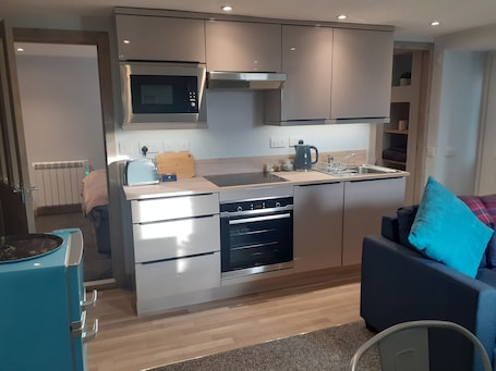 Refrigerador, microondas, horno, placa de cocina