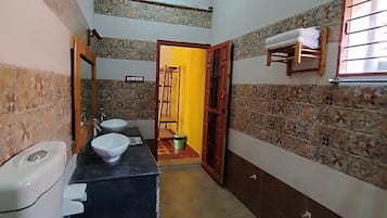 Cottage, Multiple Beds | Bathroom | Separate bathtub and shower, deep-soaking bathtub, towels