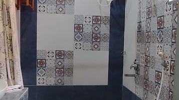Cottage, Multiple Beds | Bathroom