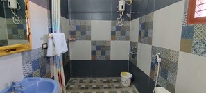 Cottage, plusieurs lits | Salle de bain