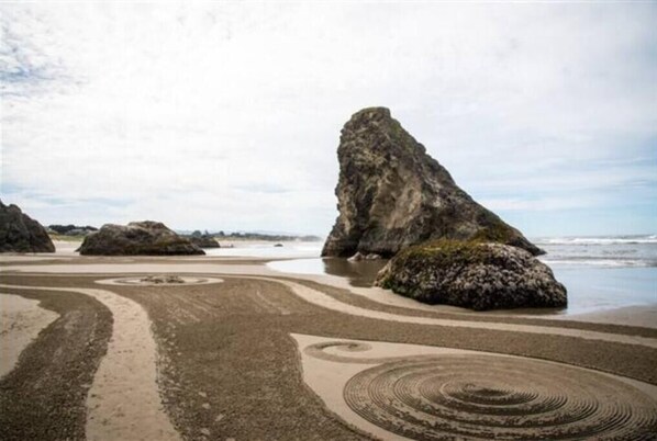 Beach - High Tide Hideaway OCEAN VIEW! Sleeps 11, Pets OK (Bandon)