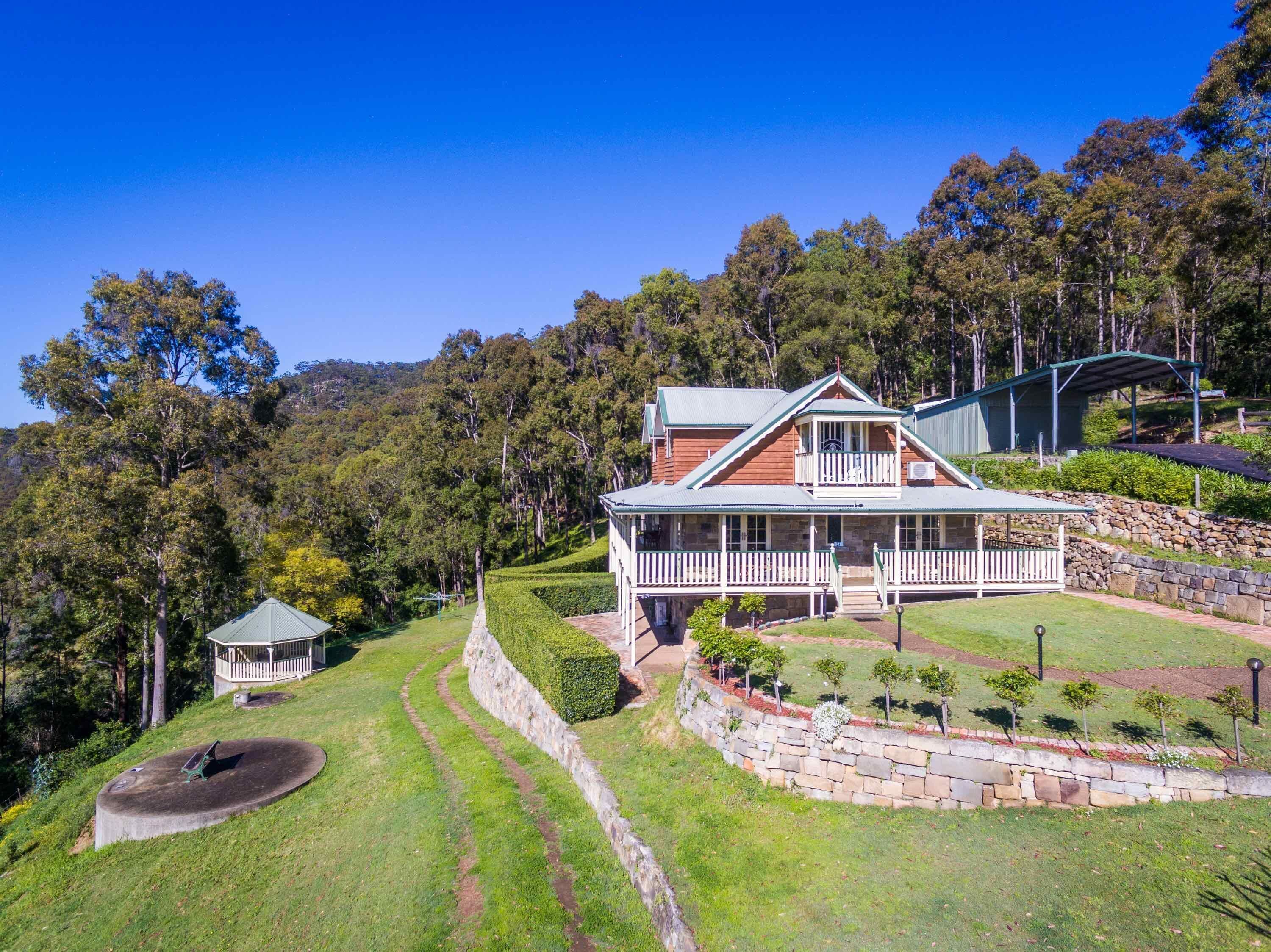 Bimbadeen Mountain House - Valley views abound from this unique stone home — image 25