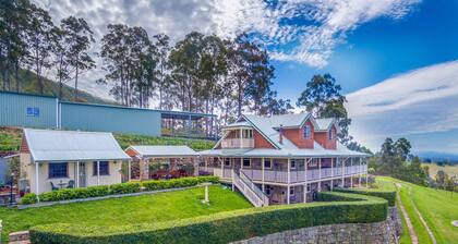 Bimbadeen Mountain House - Valley views abound from this unique stone home