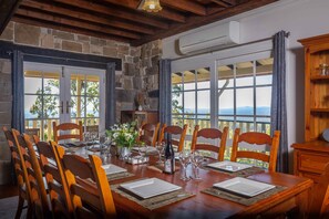 Dining - Bimbadeen Mountain House - Valley views abound from this unique stone home (Mount View)