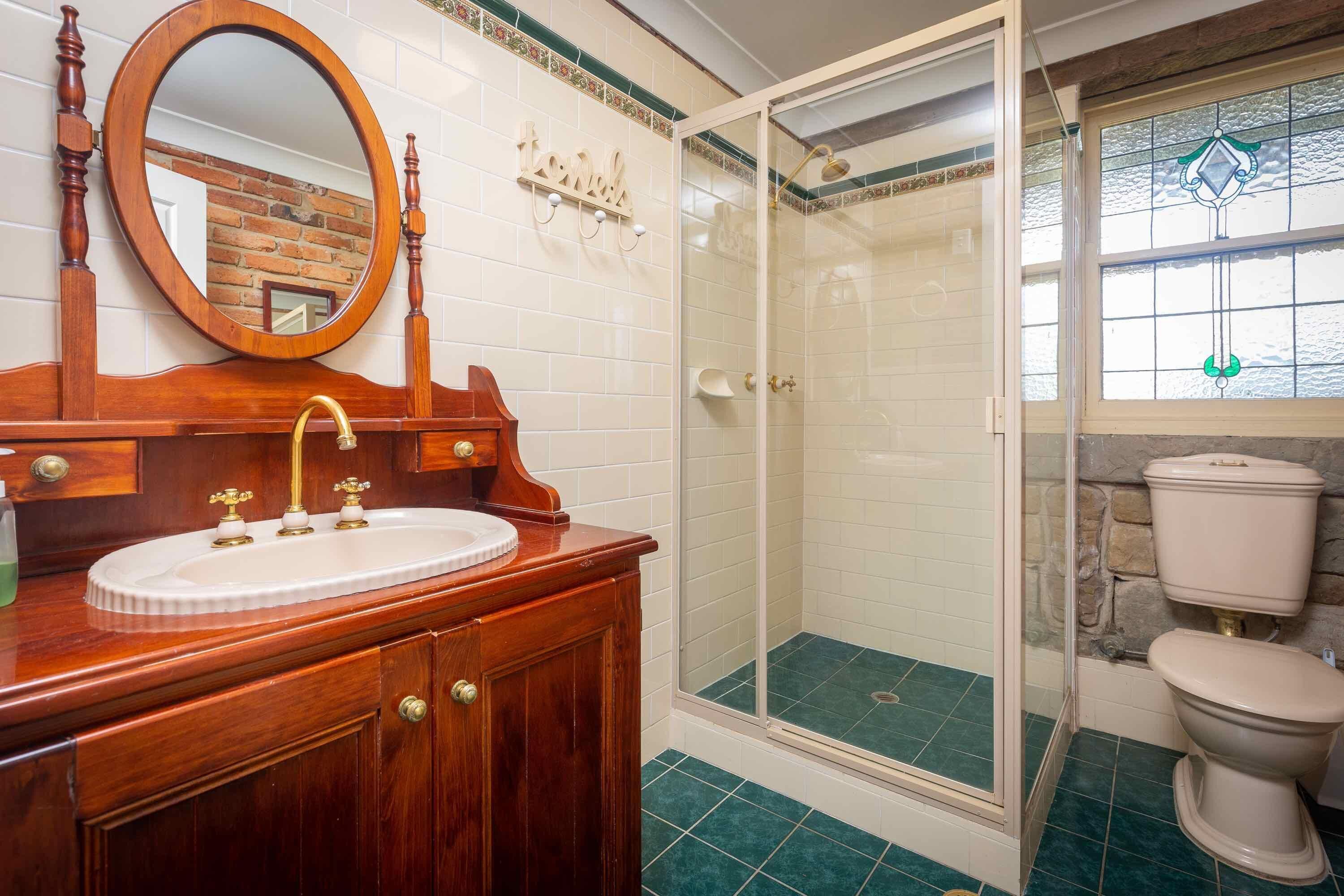 Bimbadeen Mountain House - Valley views abound from this unique stone home — image 7