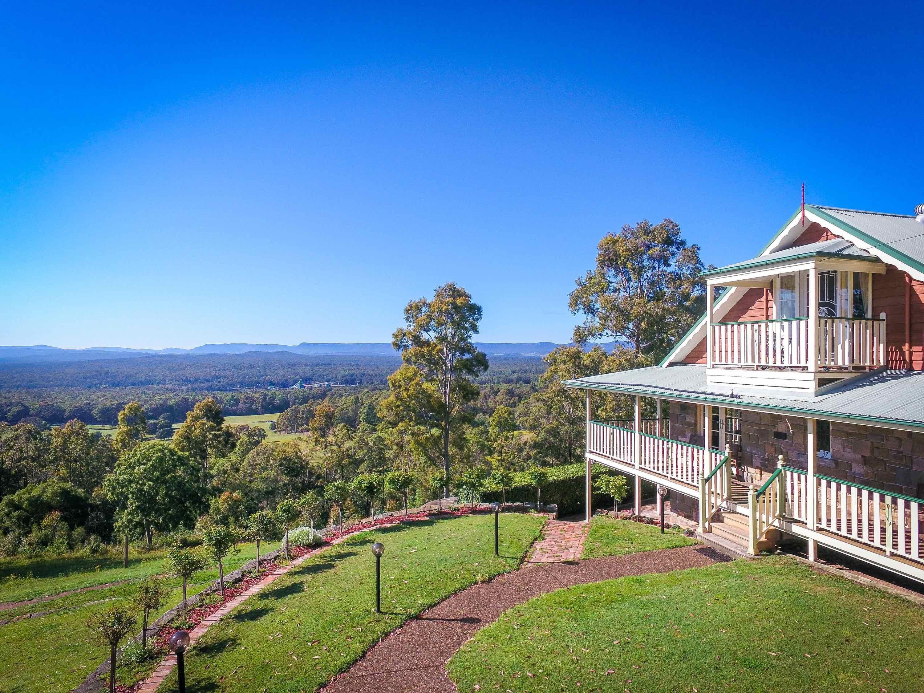 Bimbadeen Mountain Retreat - Mountainside retreat with panoramic views — image 25