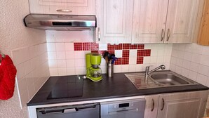 Kjøleskap og oppvaskmaskin