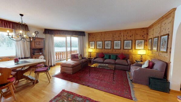 TV, stereo - Beautiful three-room apartment on the first floor with approx. (Champfèr)