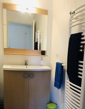 Combined shower/tub, hair dryer, towels, soap