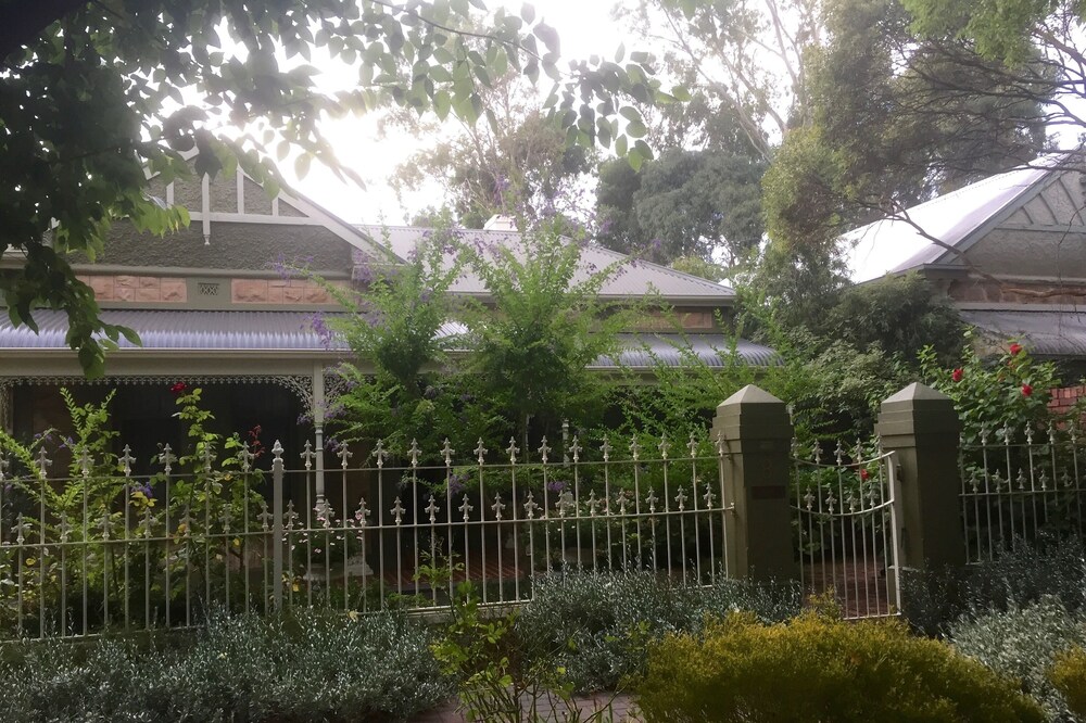 Luxury B@B in historic quiet leafy suburb 2km from Adelaide CBD
