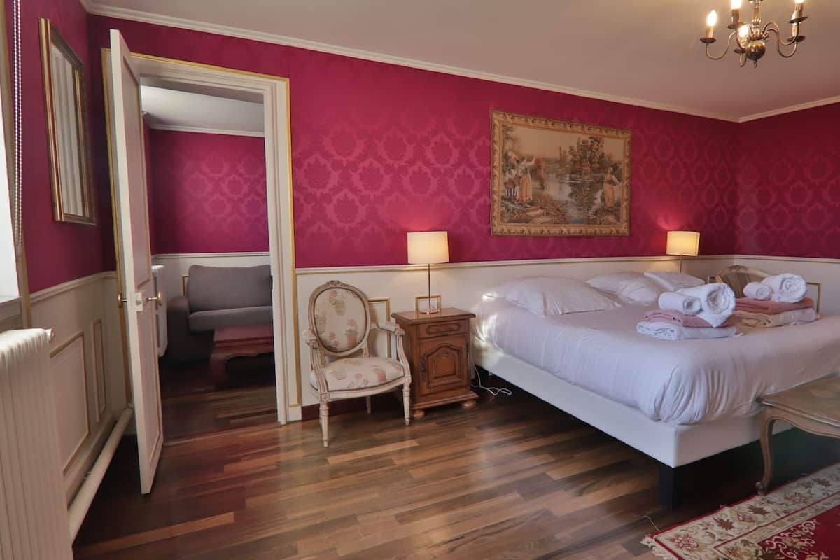 Phòng Suite Junior | Bộ đồ giường cao cấp, màn/rèm cản sáng, nôi/cũi di động