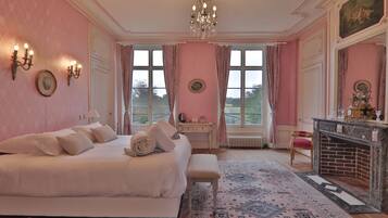 Suite (Jacuzzi) | Luxe beddengoed, verduisterende gordijnen, reisbedje, gratis wifi