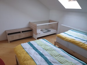 2 slaapkamers, reisbedje, wifi, beddengoed