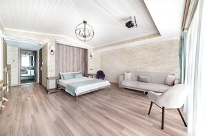 ห้องพาโนรามิกทริปเปิล, วิวทะเล | เครื่องนอนป้องกันสารก่อภูมิแพ้, เตียงเมมโ  มรีโฟม, มินิบาร์