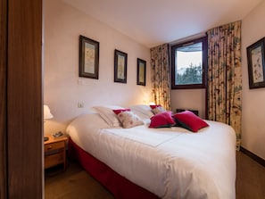 1 bedroom, free WiFi, bed sheets