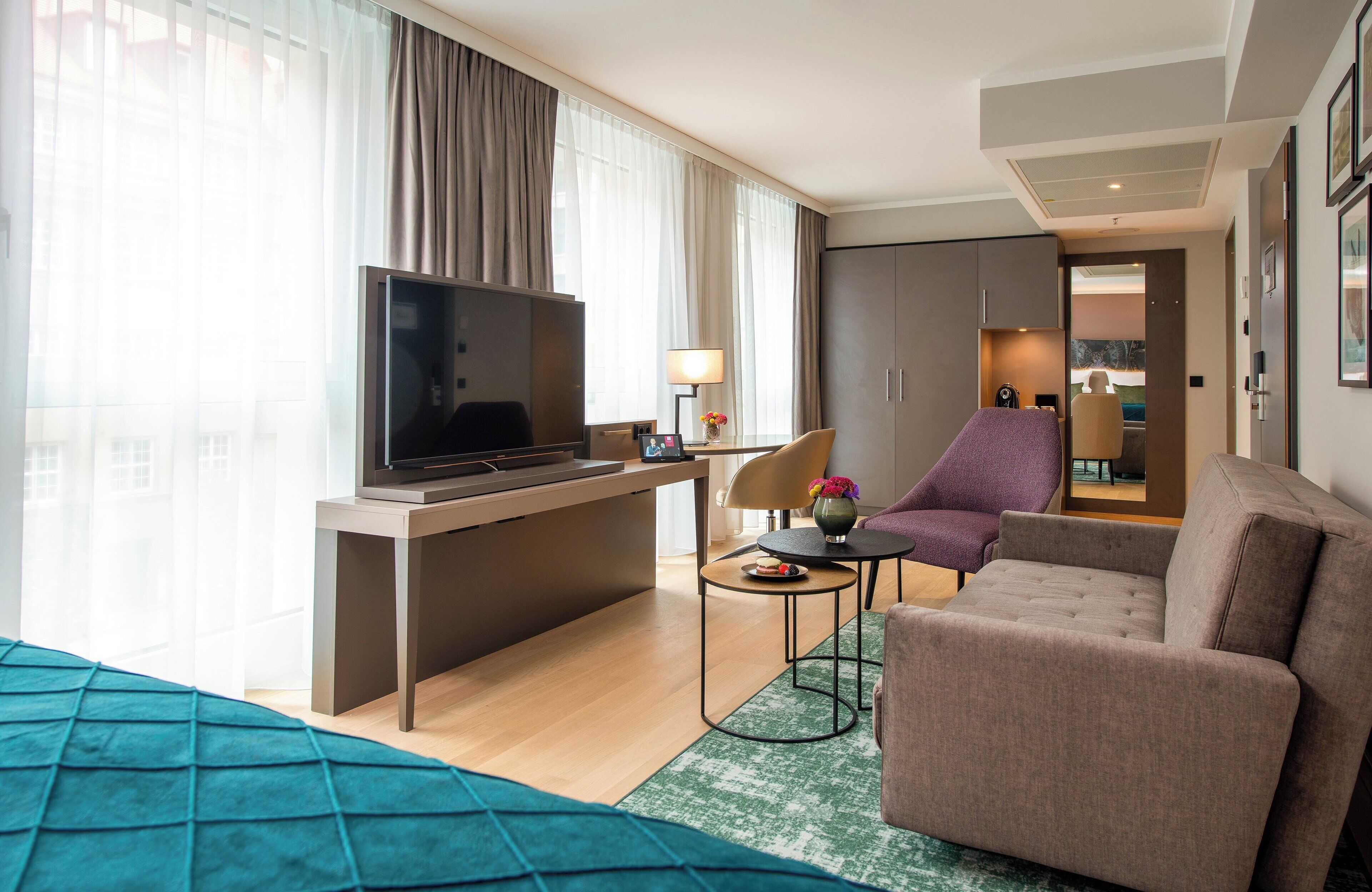 deluxe room | 1 bedroom, in-room safe, desk, laptop workspace