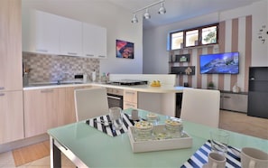 City Apartment, 2 Bedrooms | Private kitchen | Full-sized fridge, oven, stovetop, cookware/dishes/utensils - New Suite Sorrento (Sorrento)