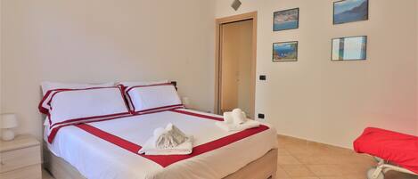 City Apartment, 2 Bedrooms | 2 bedrooms, individually furnished, iron/ironing board, free WiFi