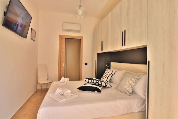City Apartment, 2 Bedrooms | 2 bedrooms, individually furnished, iron/ironing board, free WiFi - New Suite Sorrento (Sorrento)