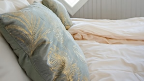 Deluxe Double or Twin Room | WiFi (free), bed sheets - Sakrisøy Gjestegård (Moskenes)