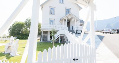 Sakrisøy Gjestegård