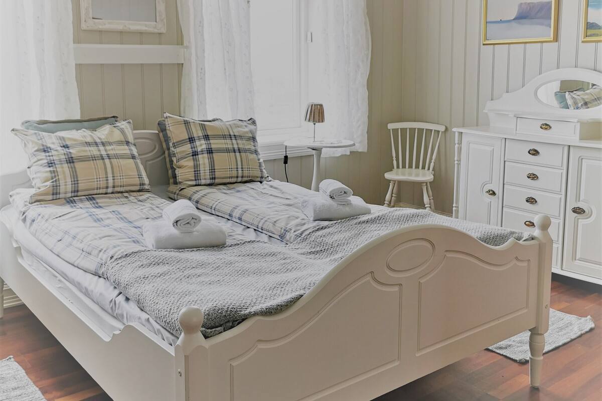 Standard Double or Twin Room | WiFi (free), bed sheets