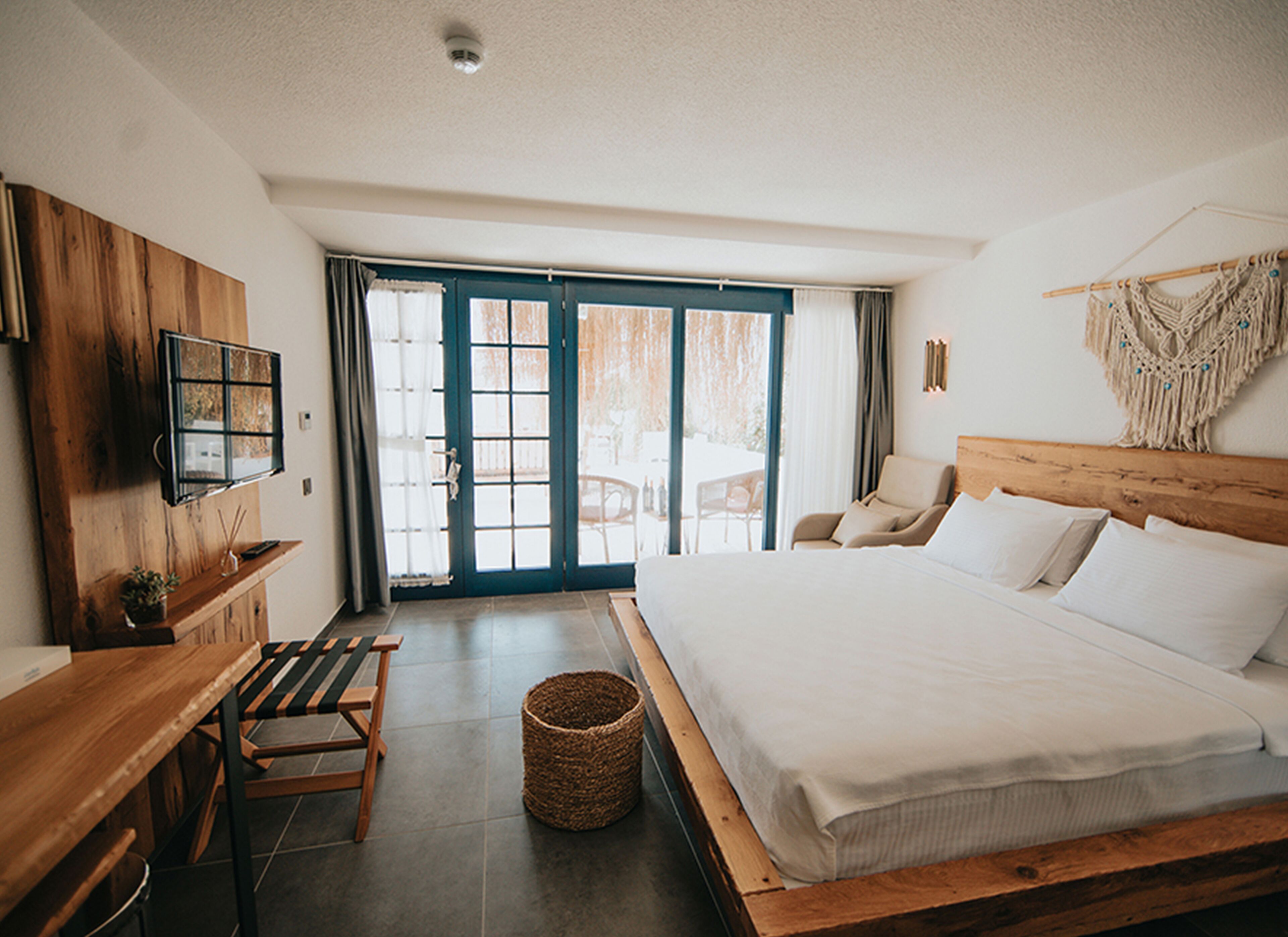 deluxe double room (izbarco) | 1 bedroom, minibar, desk, laptop workspace