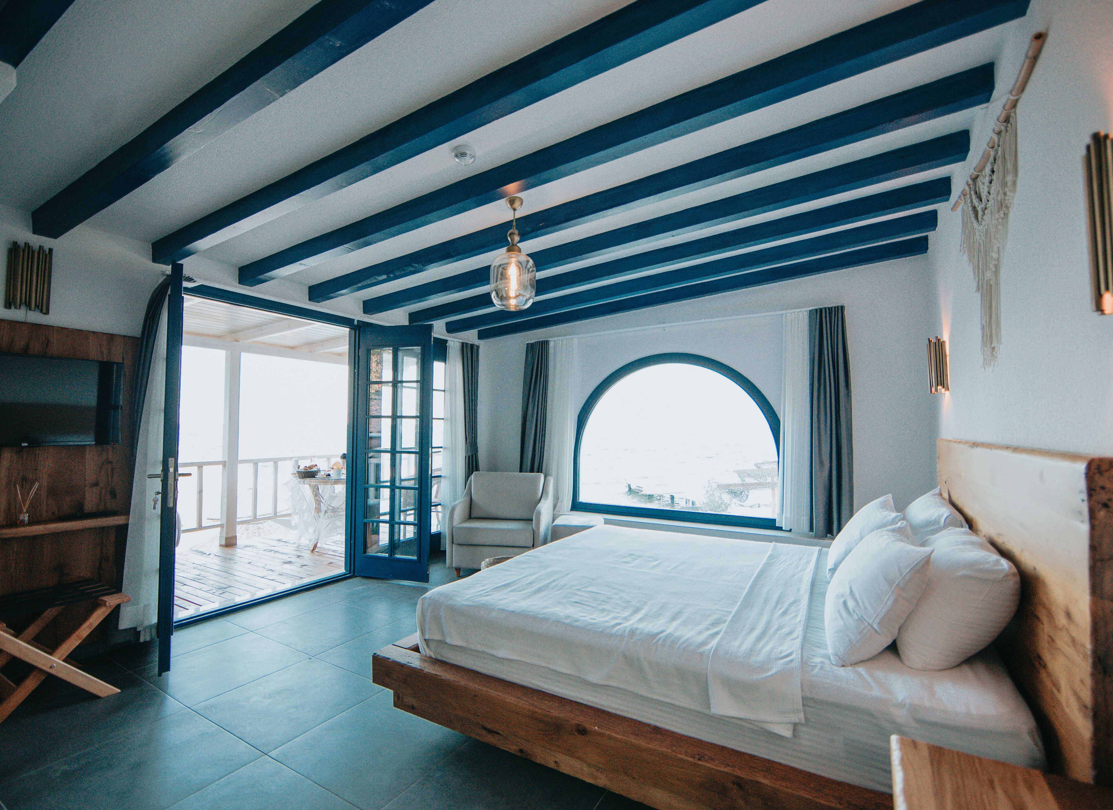 signature double room (camadan) | 1 bedroom, minibar, desk, laptop workspace