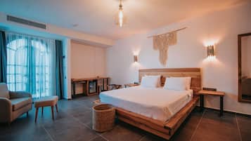 Family Double Room (Margarita) | Minibar, desk, laptop workspace, soundproofing