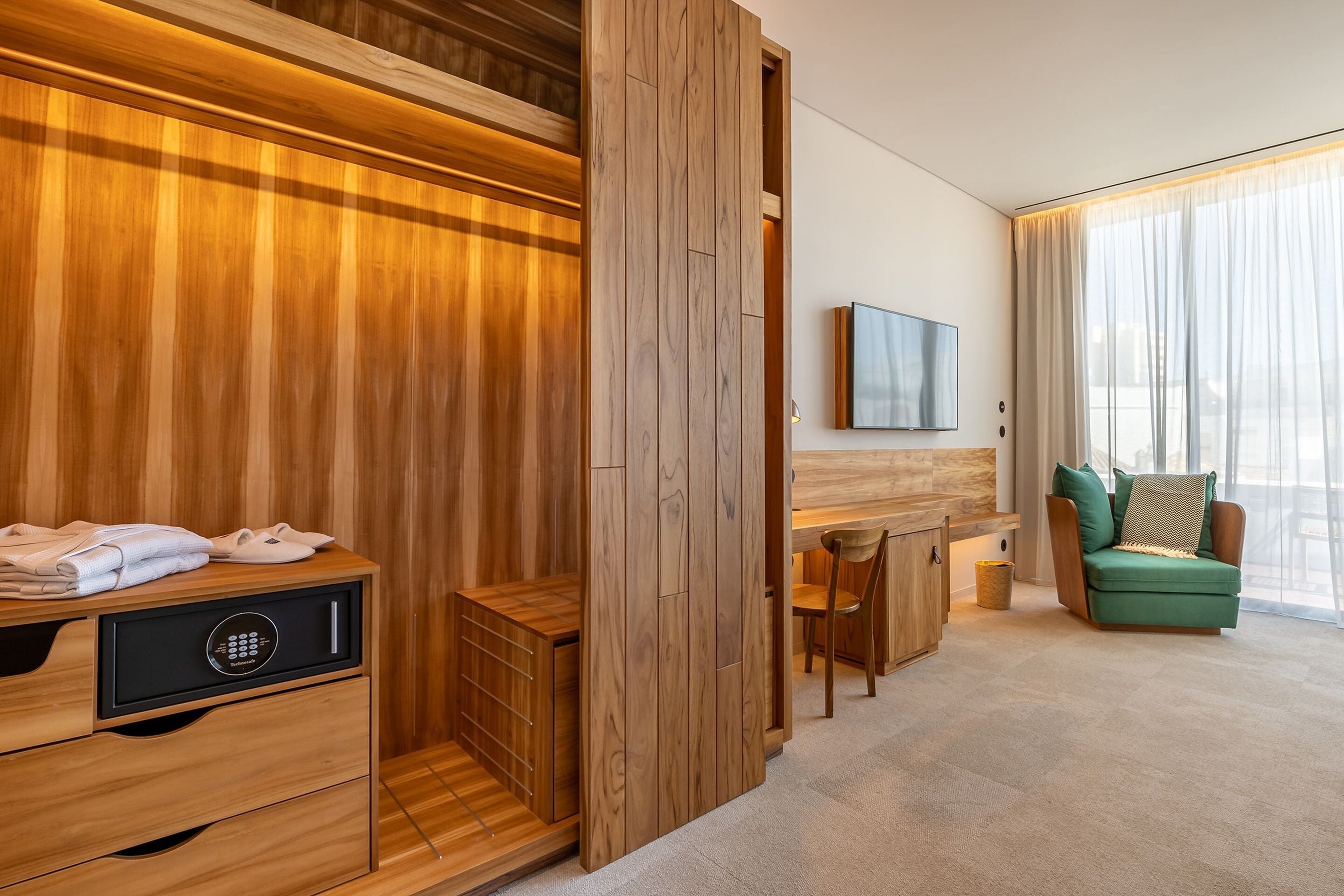 superior double or twin room | 1 bedroom, minibar, in-room safe, desk