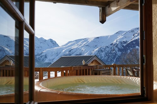 Chalet pied des pistes sauna hammam jacuzzi panorama Gd Domaine ski Alpe d'Huez