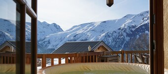 Chalet at the foot of the slopes sauna hammam jacuzzi panorama Gd Domaine ski Alpe d'Huez
